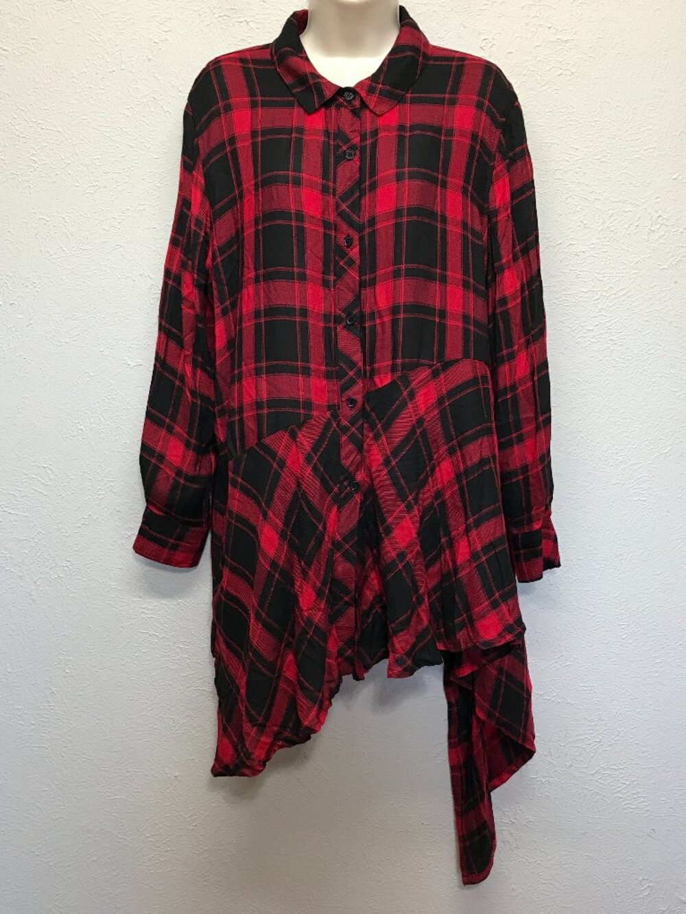 Seven7 Womens Medium M Red Black Plaid Button Up Asymmetrical Tunic Blouse Shirt